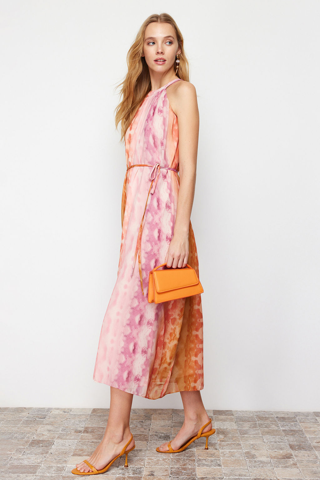 Trendyolmilla Pembe Soyut Desenli Duz Kesim Sifon Astarl? Maxi Dokuma Elbise TWOSS24EL00207 фото 3