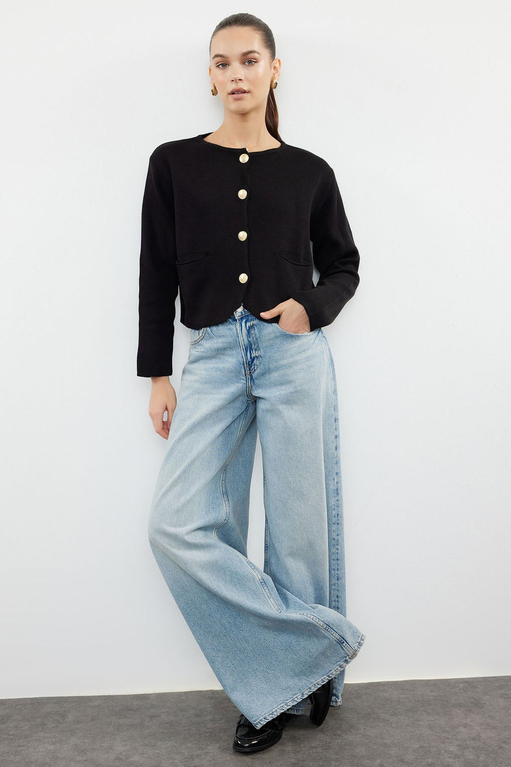 TRENDYOLMILLA Siyah Bisiklet Yaka Ceket GorunumluTriko H?rka TWOAW25HI00066