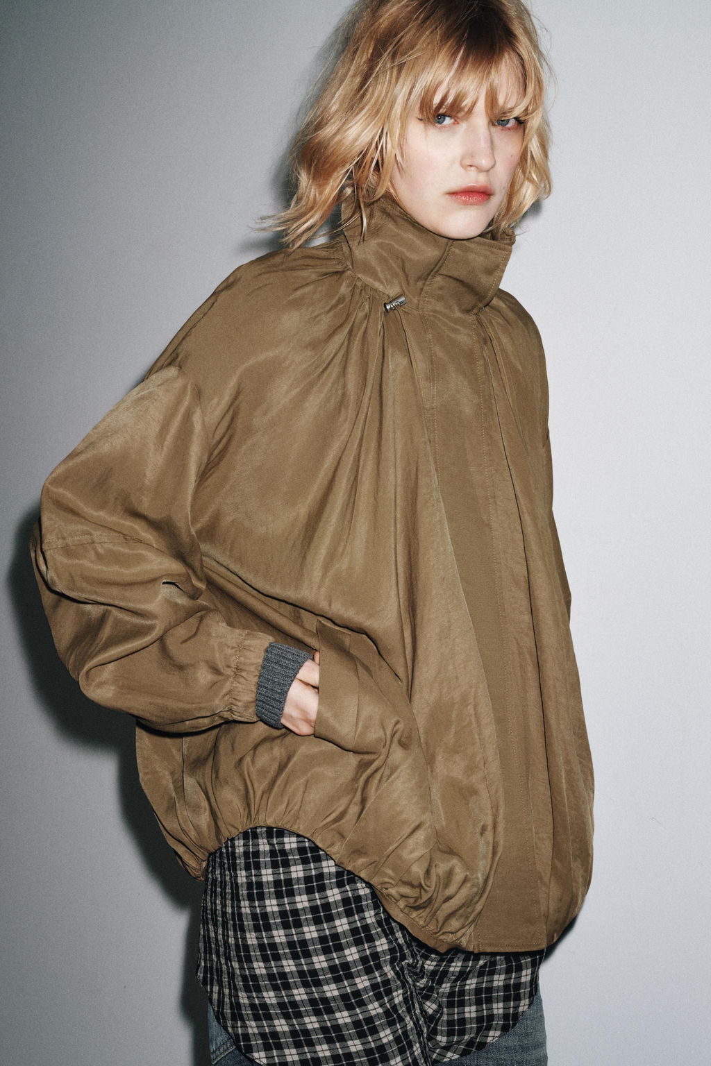 ZW COLLECTION FLUID BOMBER JACKET - Zara фото 2