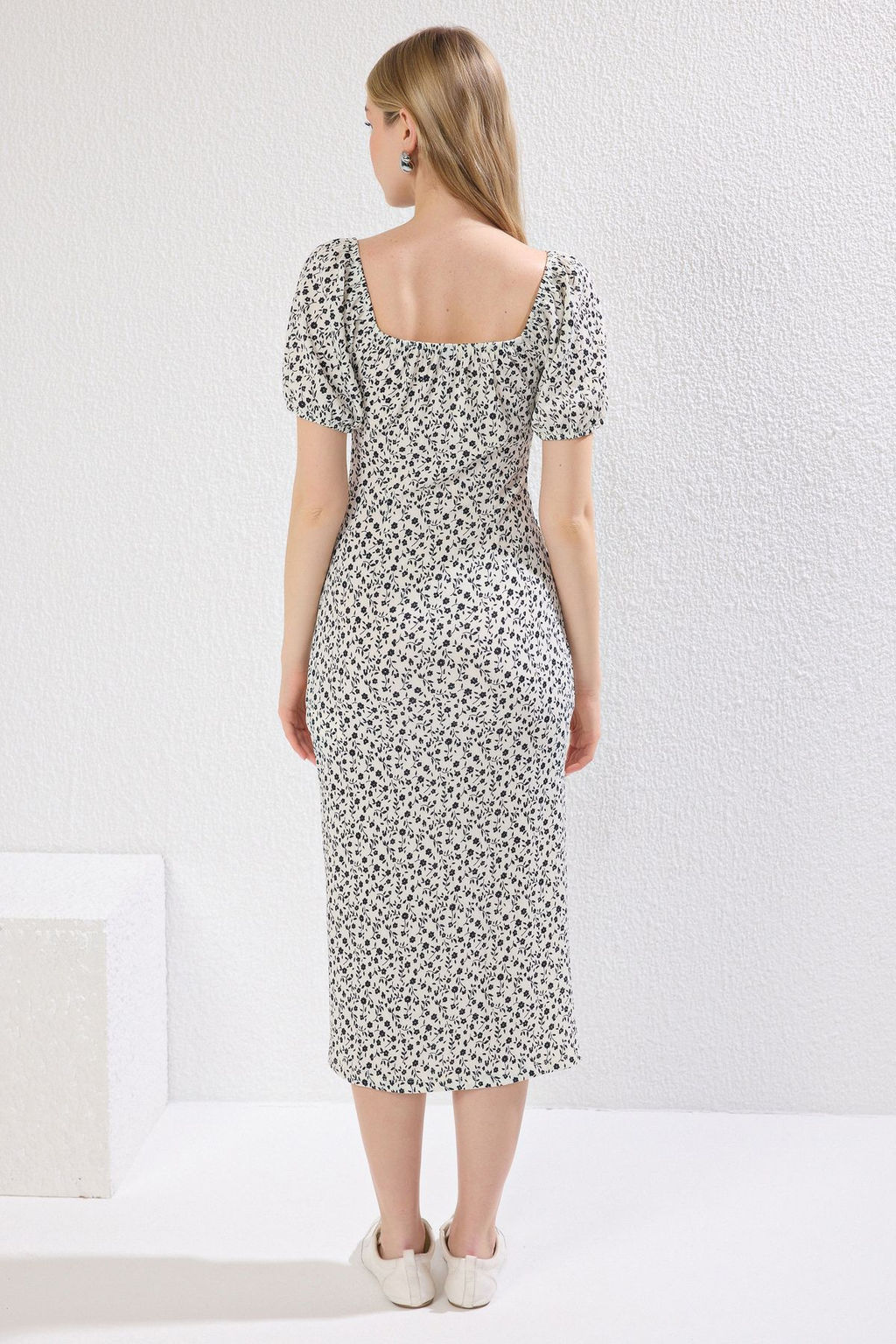 Beyaz Cicekli Midi Carmen Yaka Y?rtmacl? Bodycone/Vucuda Oturan Orme Elbise TWOSS25EL00161 - Trendyolmilla фото 5