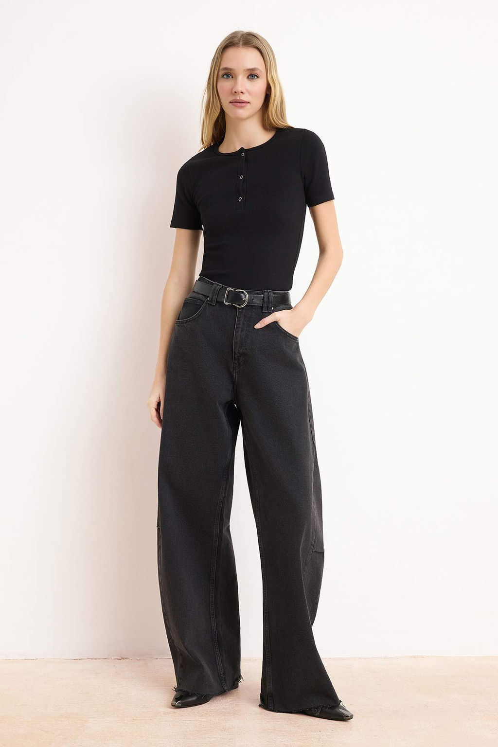 Siyah Fitted/Vucuda Oturan C?tc?tl? K?sa Kollu Fitilli Esnek Orme Bluz TWOSS26BZ00334 - Trendyolmilla фото 2