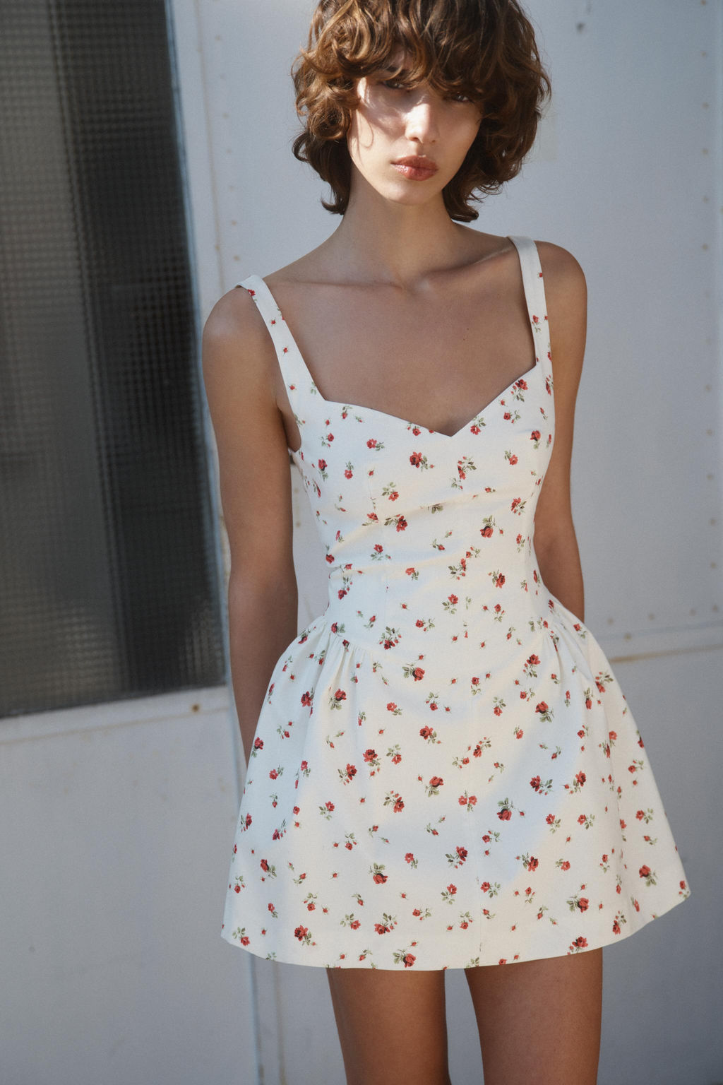 VESTIDO VOLUMEN ESTAMPADO FLORES / Crudo / Rojo - Zara фото 2