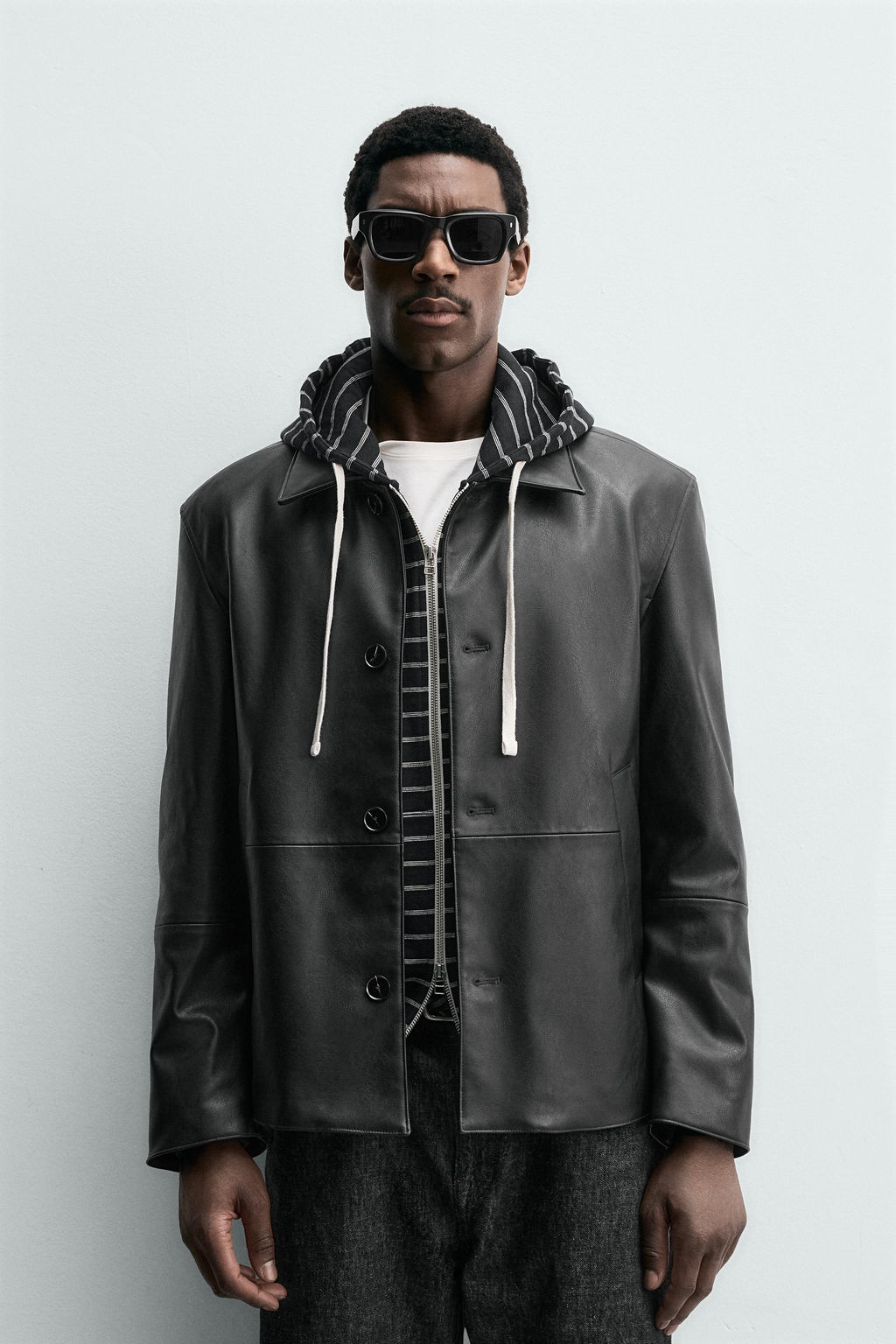 SOBRECAMISA REGULAR FIT EFECTO PIEL / Negro - Zara фото 2