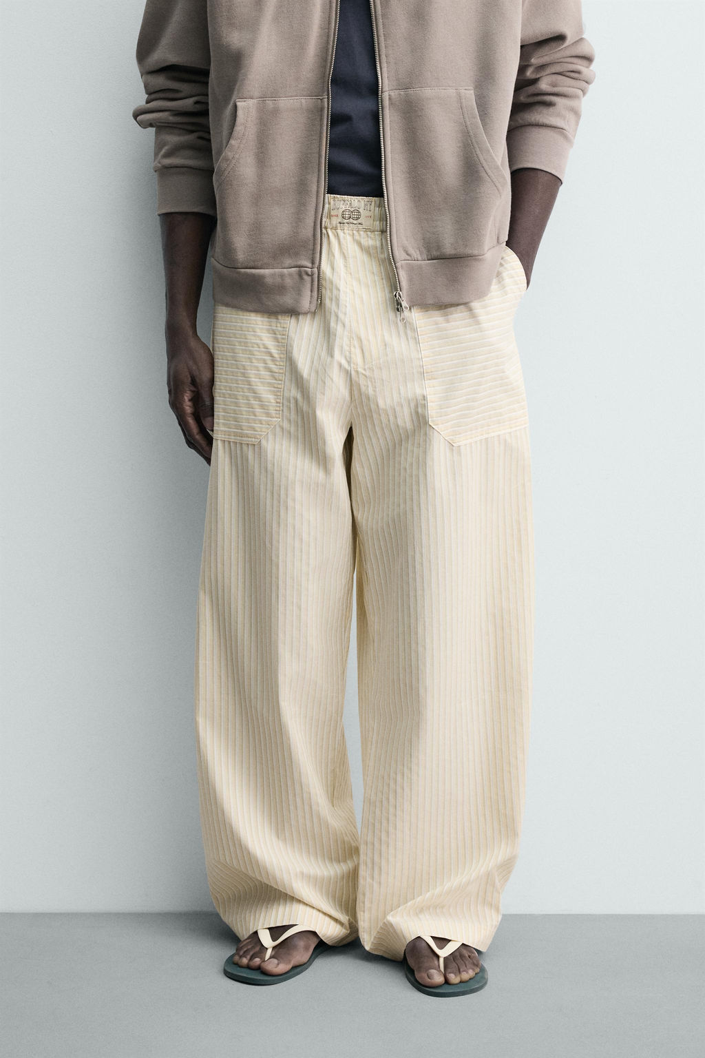 PANTAL?N RELAXED FIT RAYAS CONTRASTE / Rayas