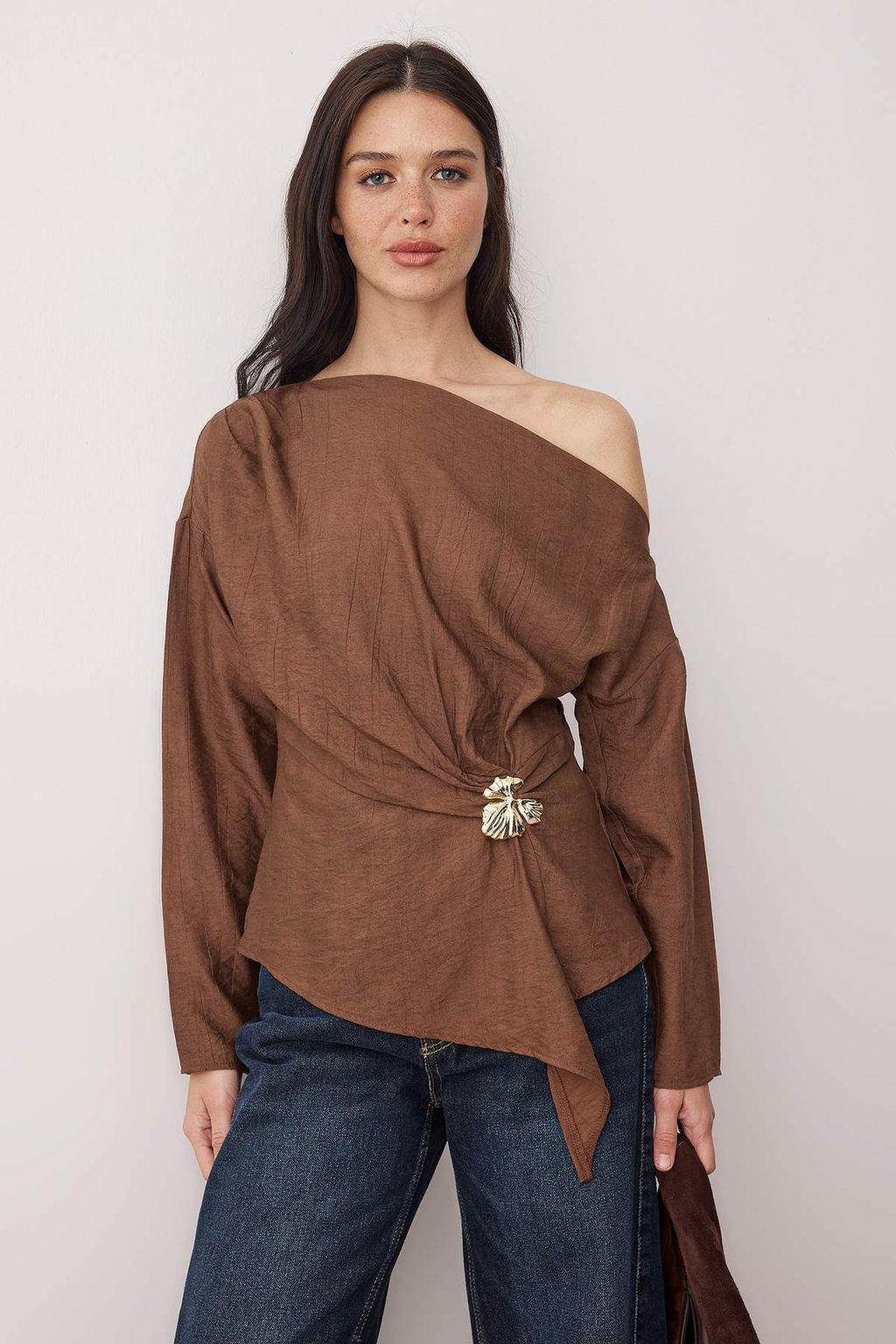 Kahverengi Aksesuar Detayl? Dusuk Omuz Dokuma Bluz TWOAW26BZ00280