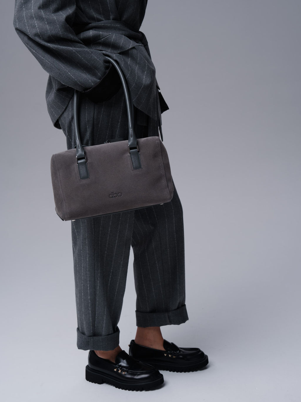 Замшевая сумка Cube DBR 31333 серый замок  фото 6