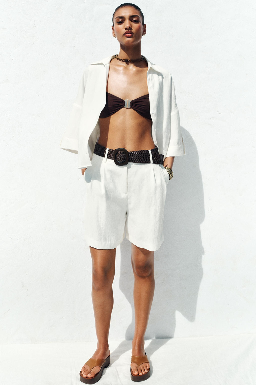 BERMUDA SHORTS WITH DARTS AND BELT