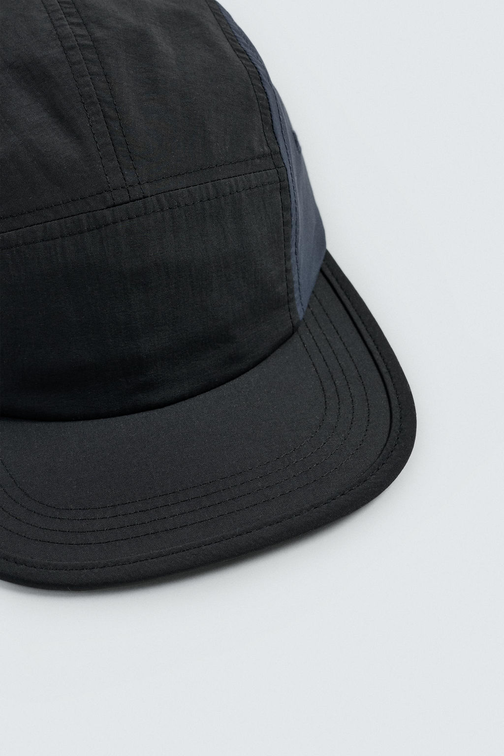 GORRA T?CNICA VISOR PLANO / Negro