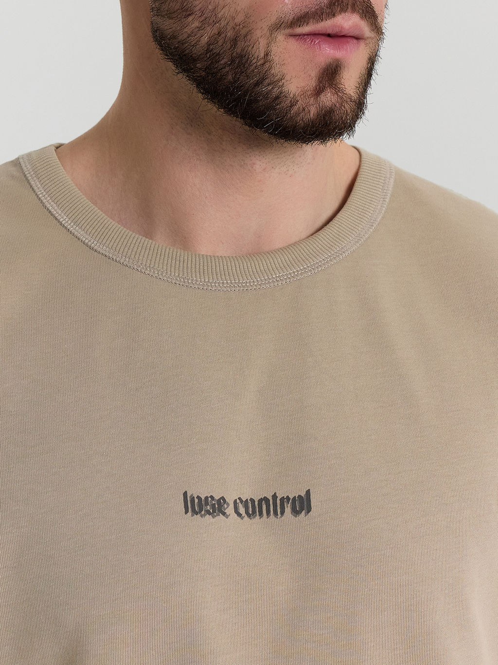 Футболка мужская бежевая с принтом lose control - Mark formelle фото 4