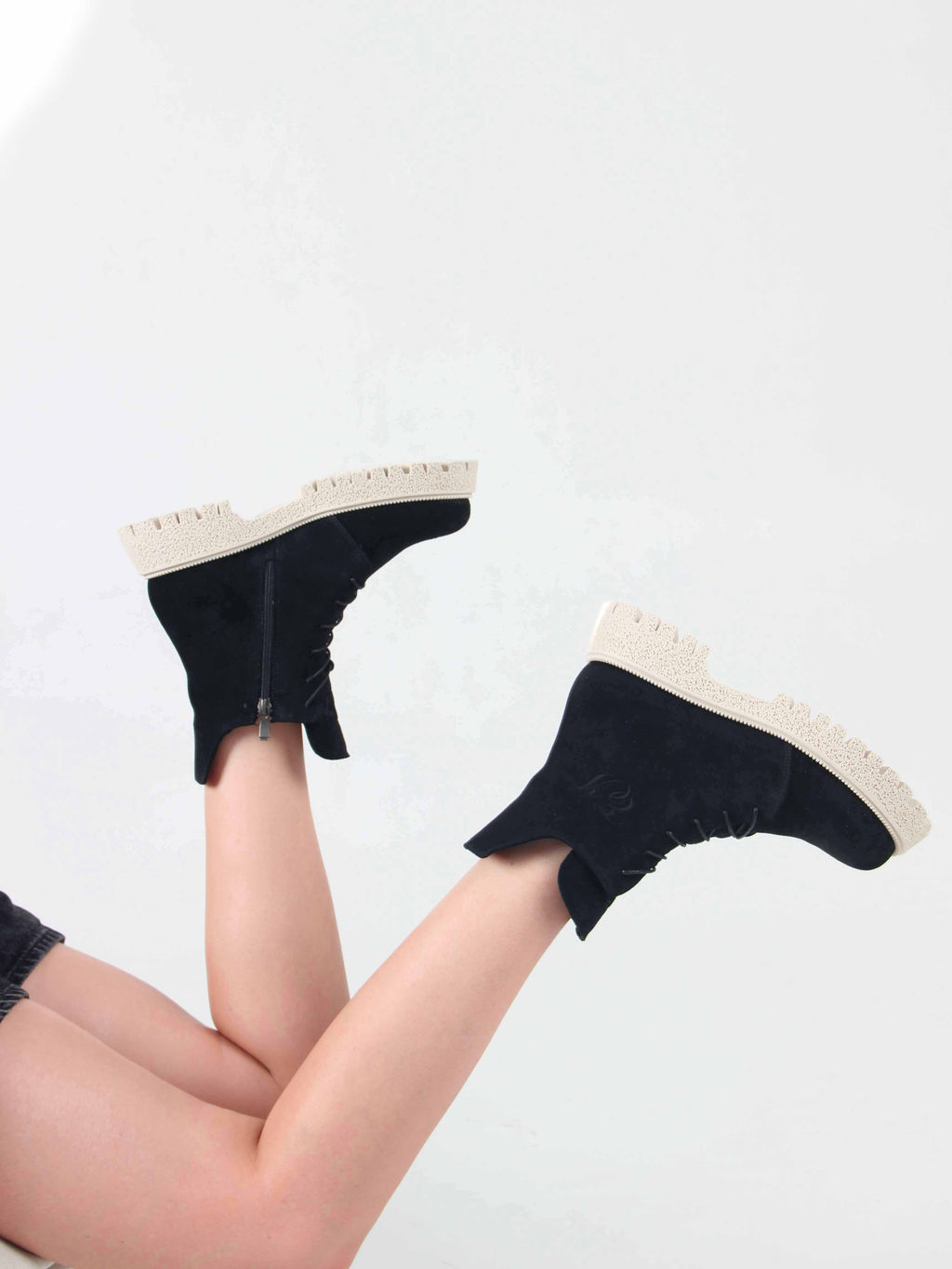 Ботинки 228.V.1541be. Черный замша/Мех