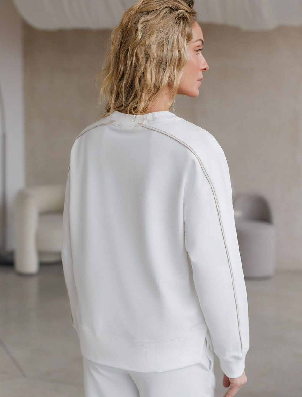 Свитшот с лампасами и разрезами из эластичного футера двухнитки без начеса