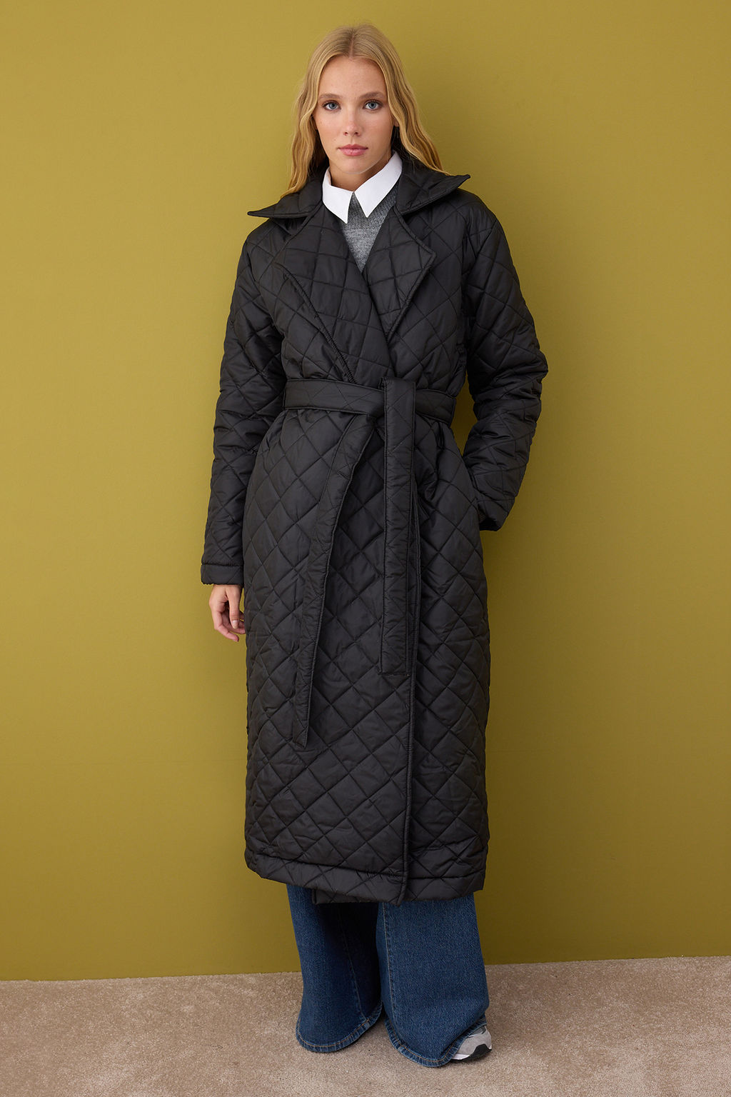 Siyah Regular Kusakl? Kapitone Uzun Mont TWOAW26MO00141