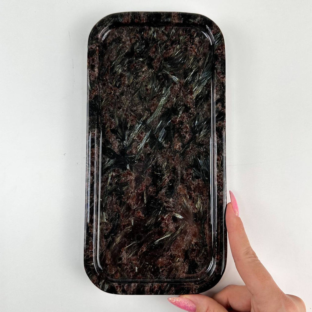 Блюдо из Арфведсонита (Нуумит)