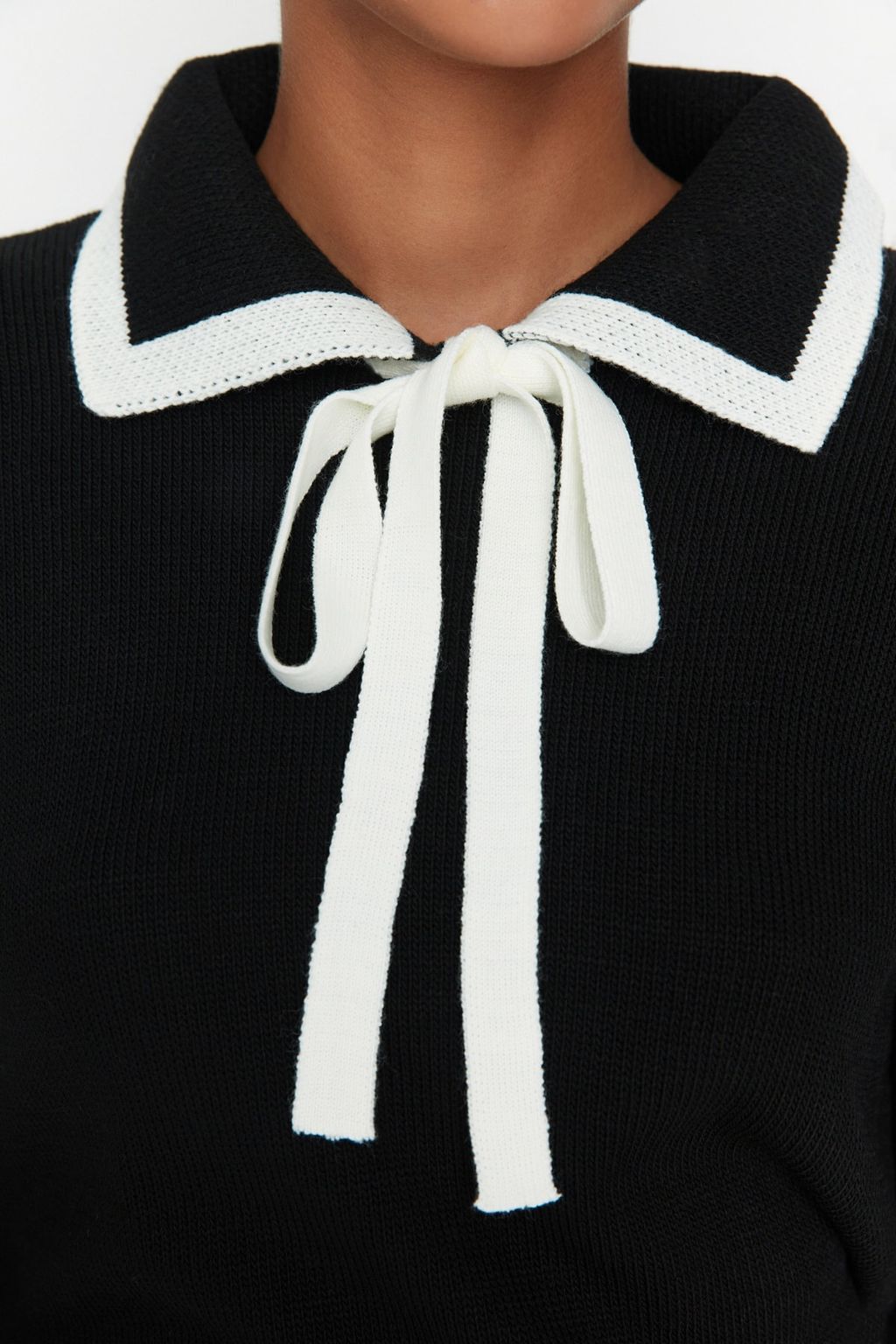 Siyah Renk Bloklu Kurdele/Fiyonk Detayl? Triko Kazak TWOAW23KZ0039 - Trendyolmilla фото 3