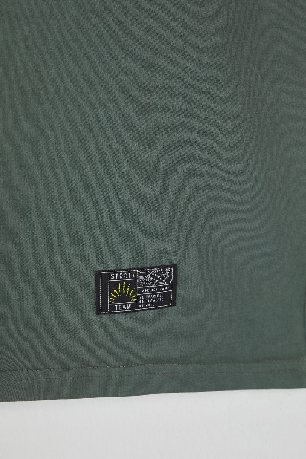 Yesil Oversize/Genis Kesim Eskitme/Soluk Efekt Etiket Detayl? T-Shirt/Atlet TMNSS25AL00001 - Trendyolmilla фото 3