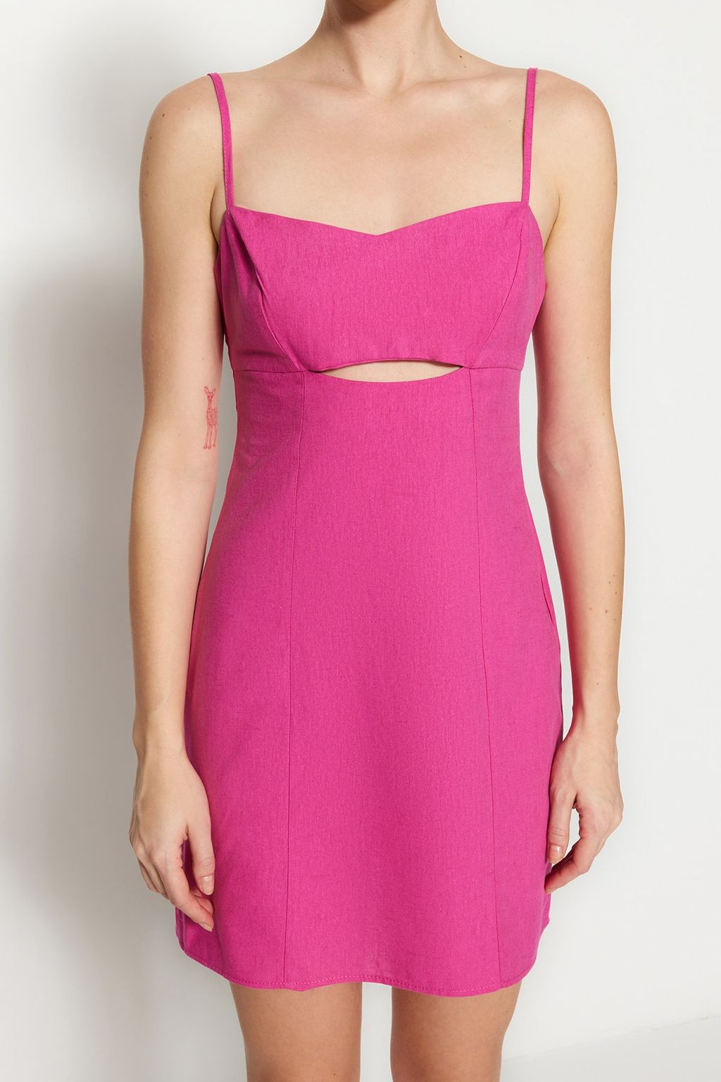 TRENDYOLMILLA Pembe Vucuda Oturan S?rt? Pencere/Cut Out Detay Dokuma Keten Gorunumlu Elbise TWOSS23EL01022  фото 8