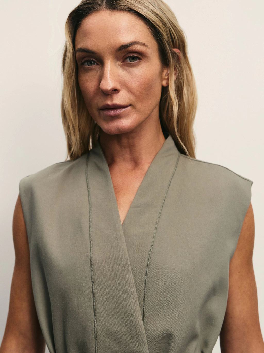 Удлиненный жилет с поясом / Zarina  фото 7