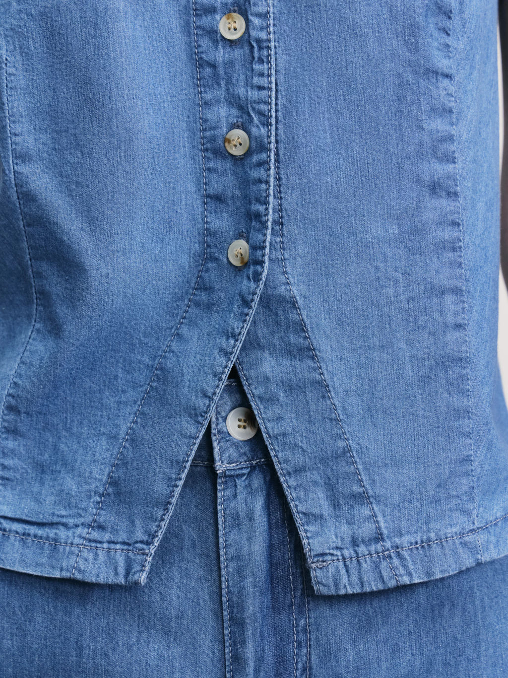 Джинсовая рубашка без рукавов / Zarina фото 7