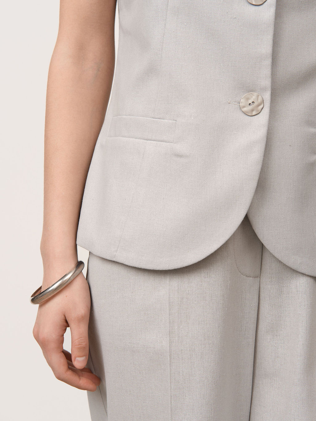 Жилет из льна 7011892 серебро