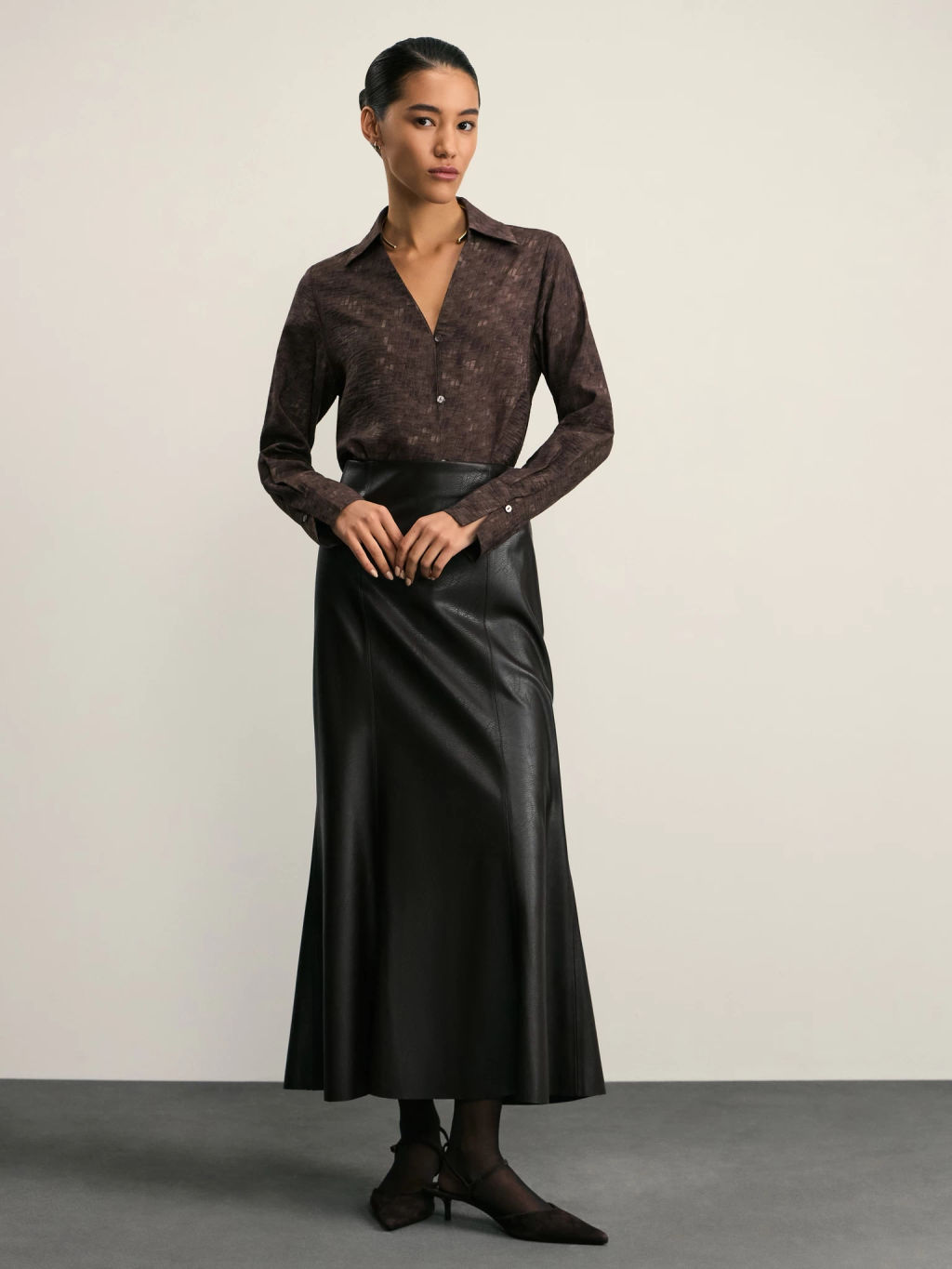 Блузка из вискозы с V-образным вырезом / Zarina  фото 2