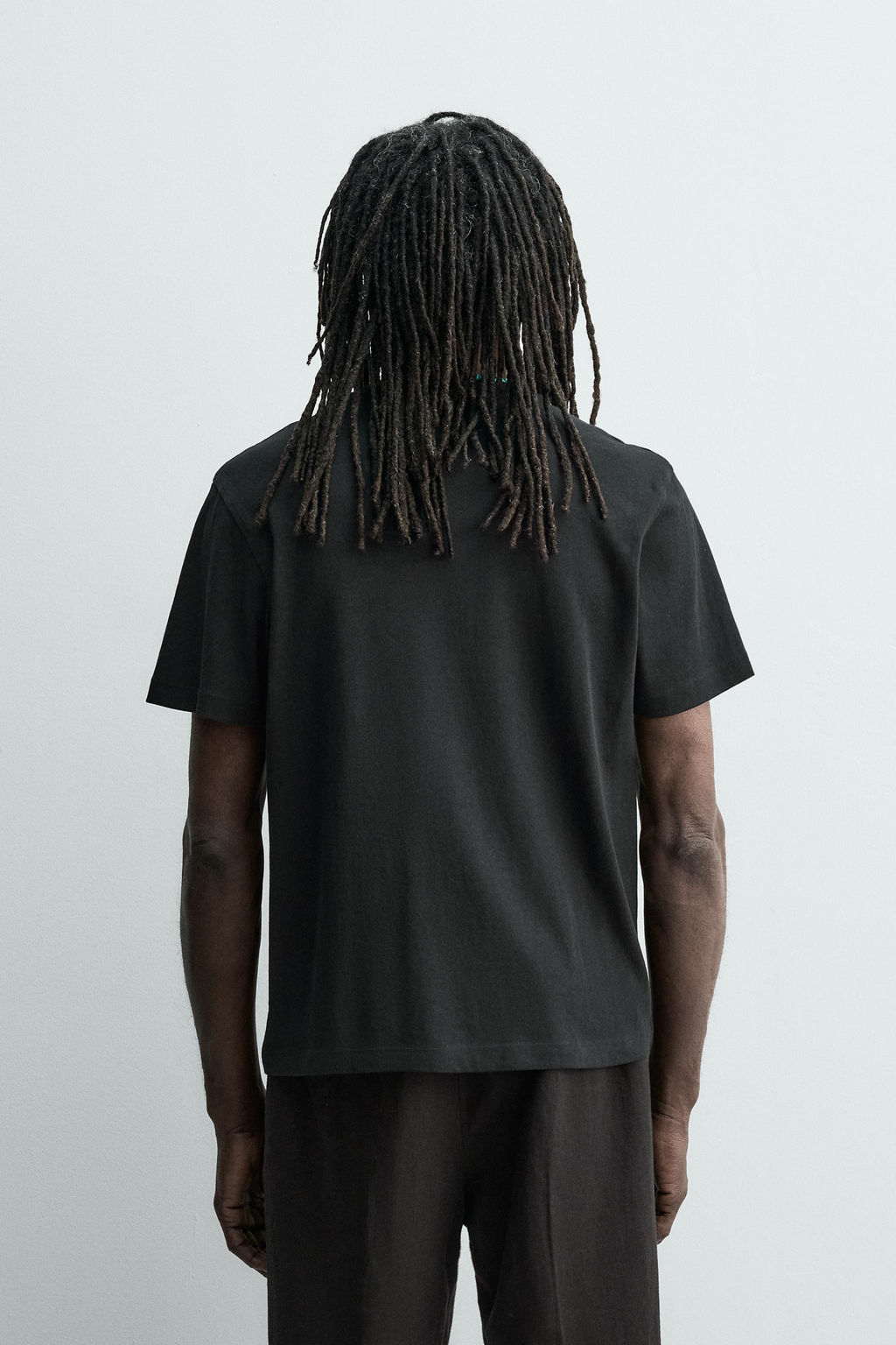 CAMISETA BOLSILLO AARON LEVINE X ZARA / Negro