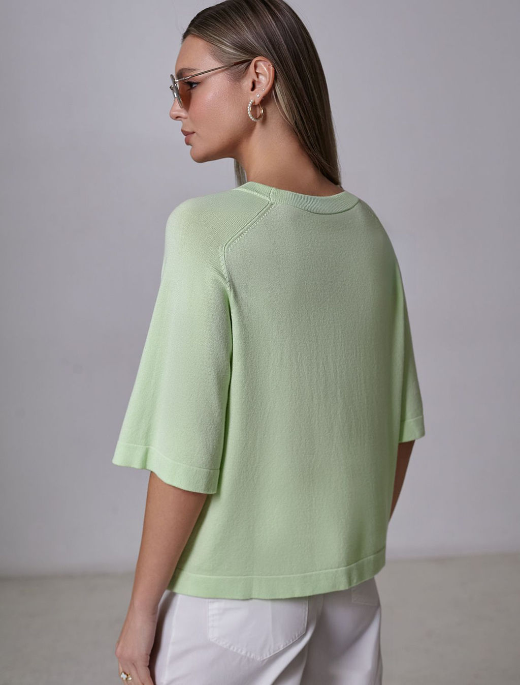 Свободный джемпер с рукавом 3/4 тонкой вязки из вискозы