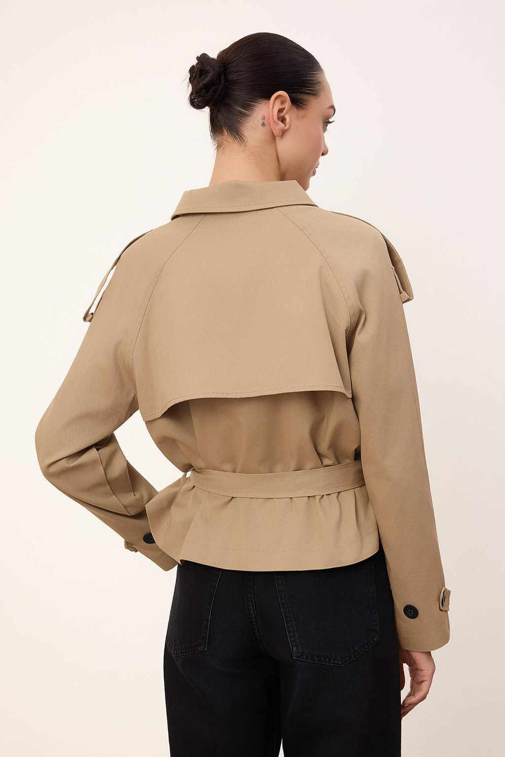 Bej Regular Dik Yaka Kemerli K?sa Trenckot TWOSS26TR00004 - Trendyolmilla фото 7