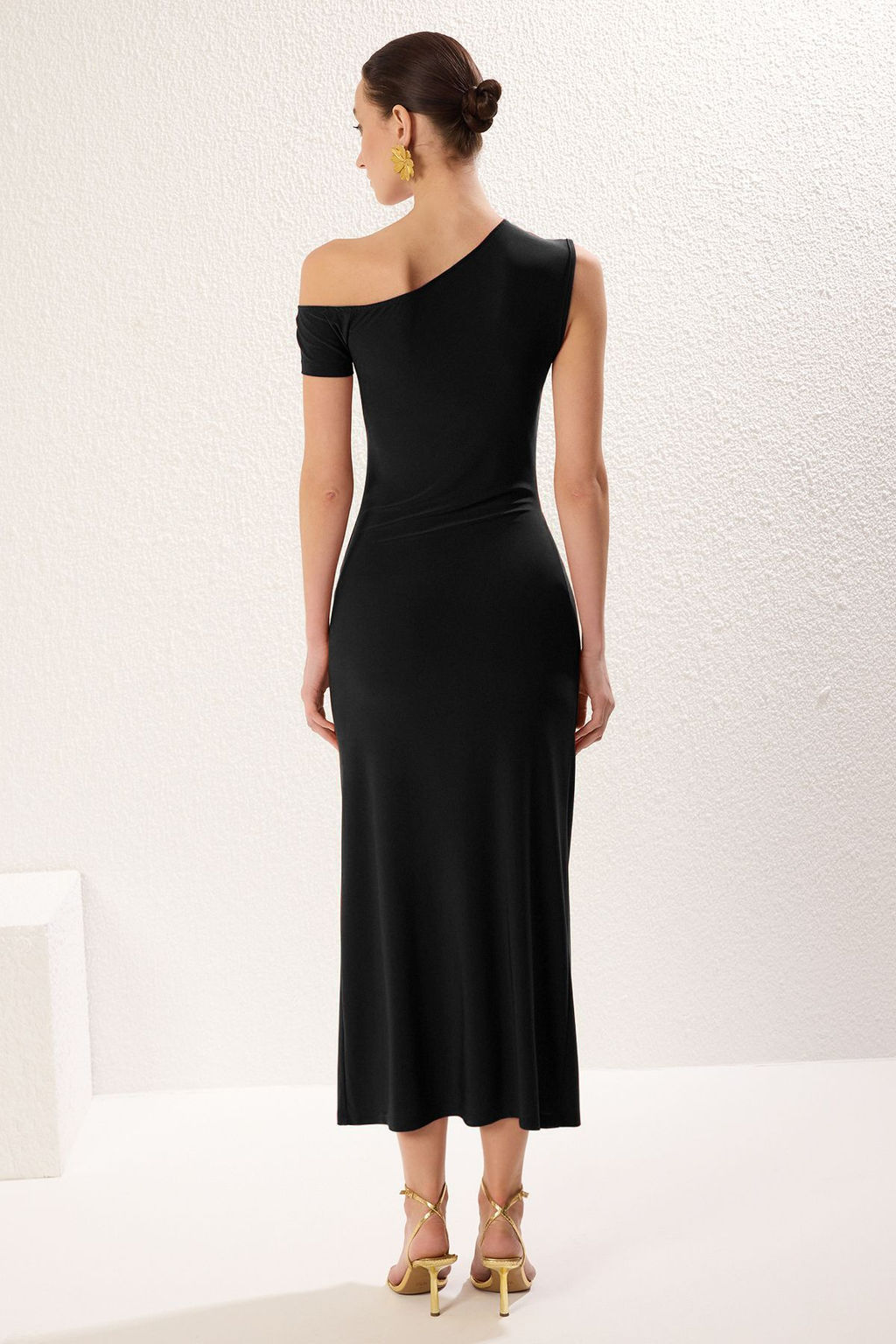 TRENDYOLMILLA Siyah Kay?k Yaka Vucuda Oturan Esnek Maxi Orme Elbise TWOSS25EL00383  фото 6