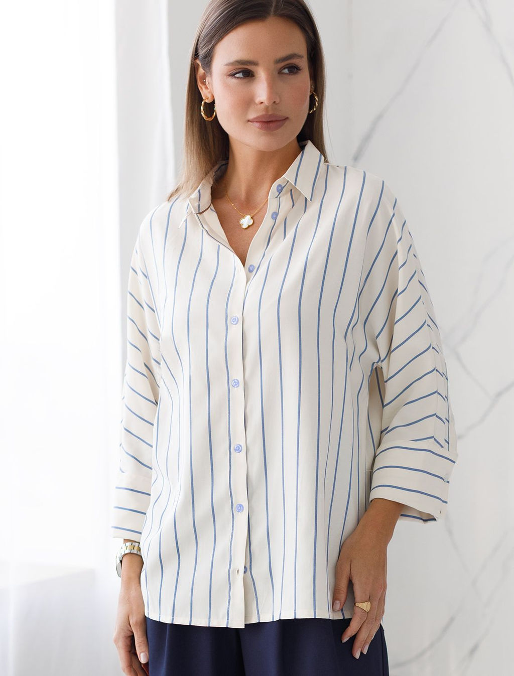 Блузка Vilatte в полоску с рукавом 3/4 из эластичного хлопка голубая