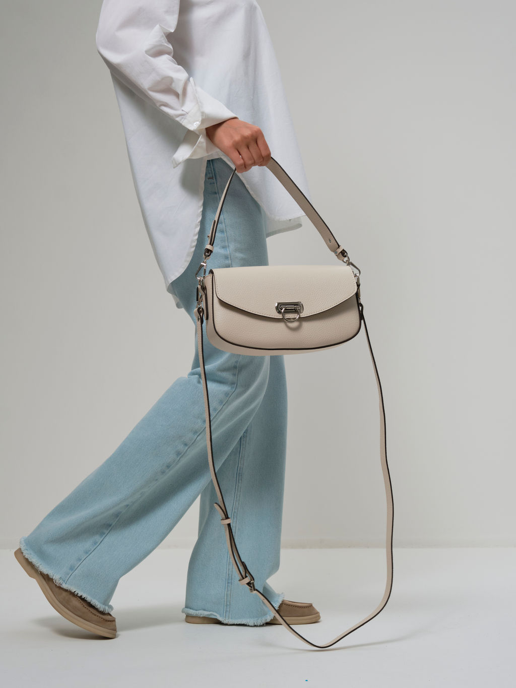 Сумка на плечо багет Azaro 31049 светлый крем