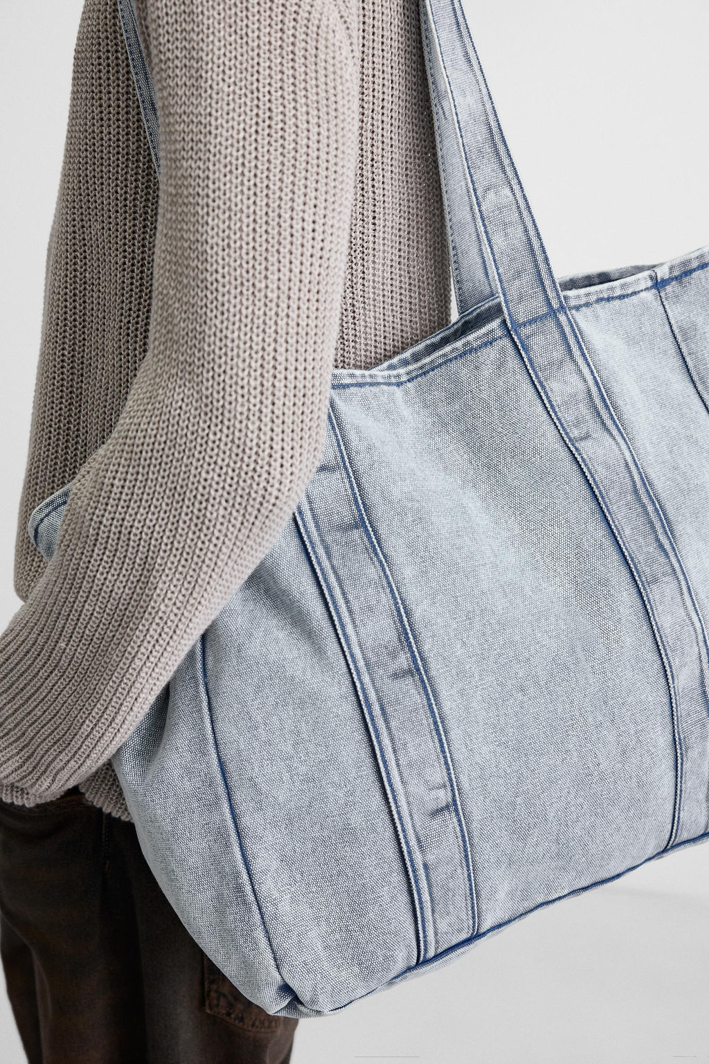 WASHED-EFFECT DENIM TOTE BAG - Zara фото 2