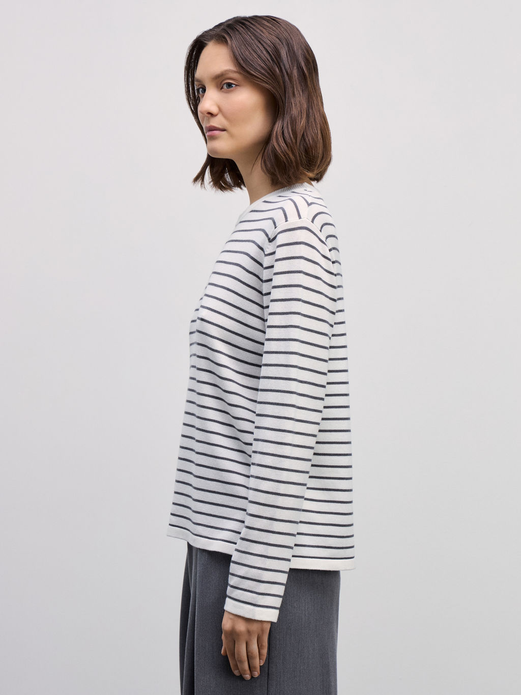 Базовый джемпер из вискозы в полоску / Zarina фото 4