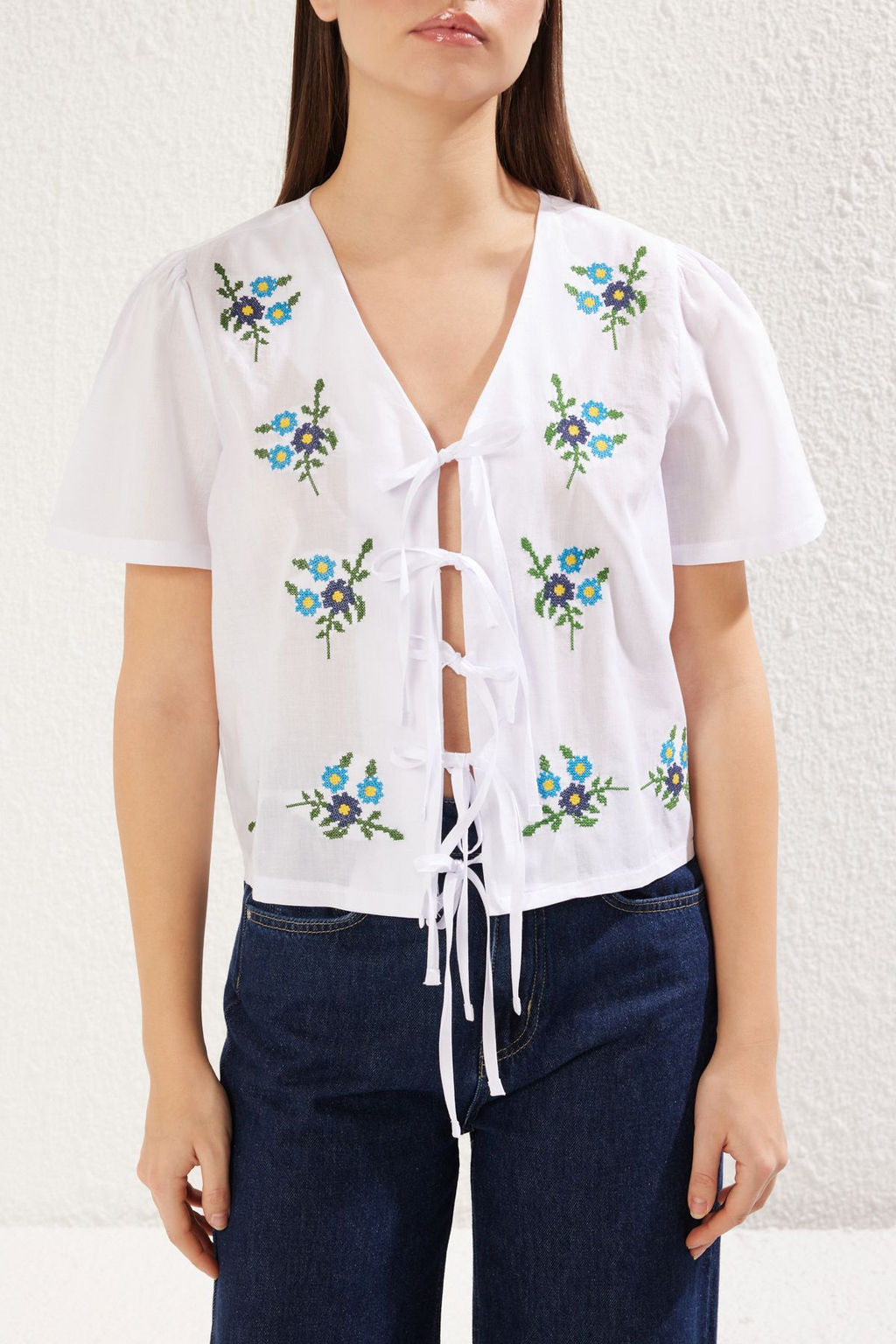 TRENDYOLMILLA Beyaz Nak?s Ve Baglama Detayl? Regular Normal Kal?p Dokuma Gomlek TWOSS25GO00080  фото 5