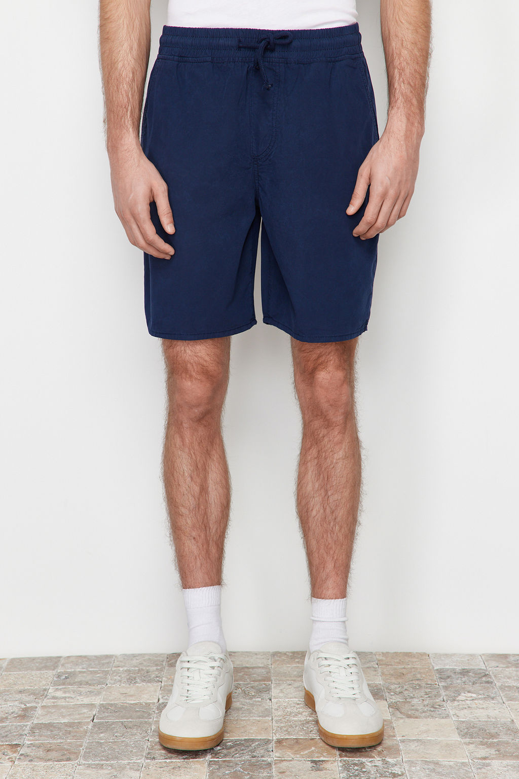 TRENDYOL MAN Lacivert Regular Fit Paper Touch Yumusak Tuseli Beli Bagc?kl? Sort Bermuda TMNSS24SR00006