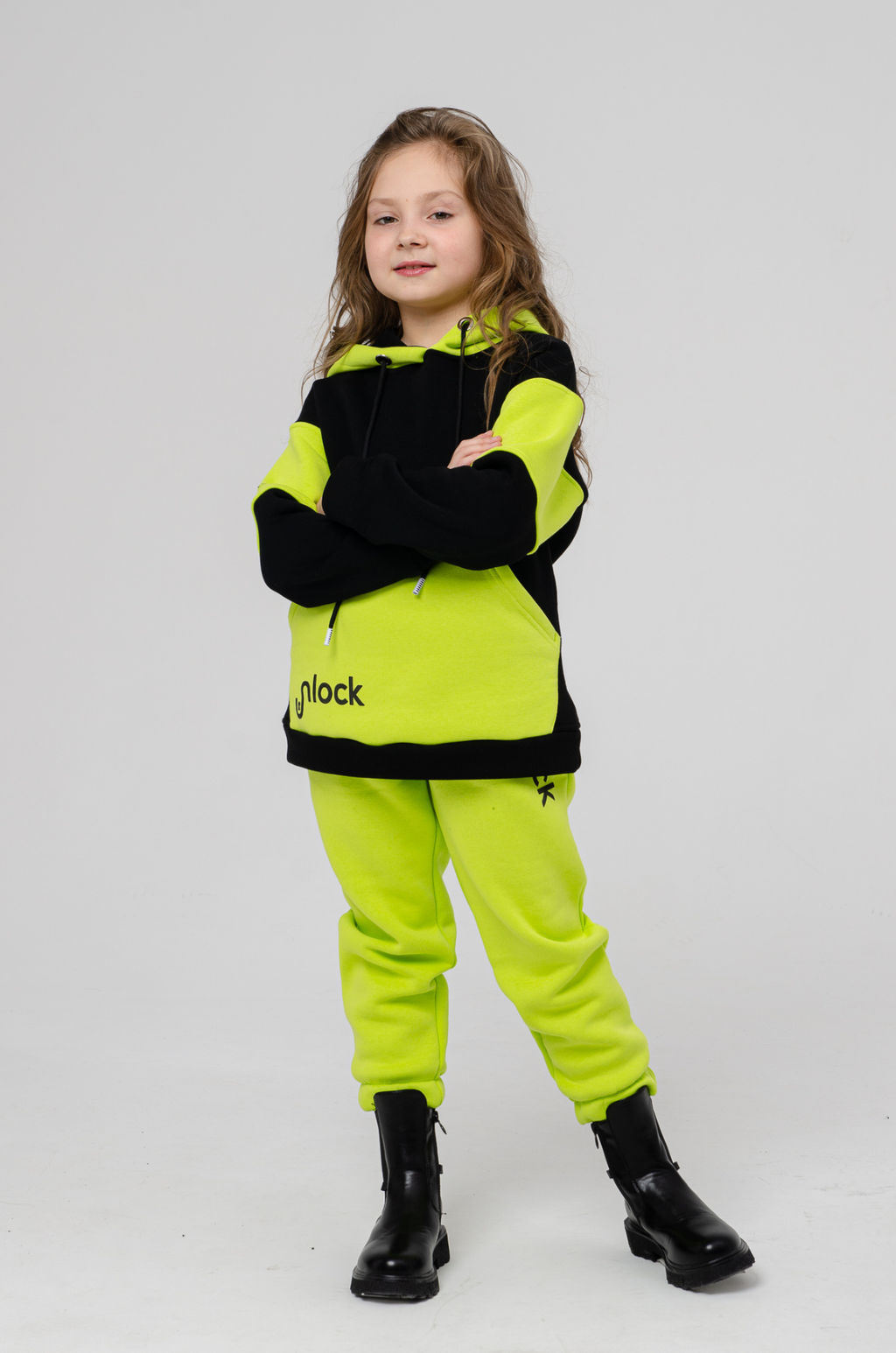 886Д Костюм детский "Черный/салатовый"