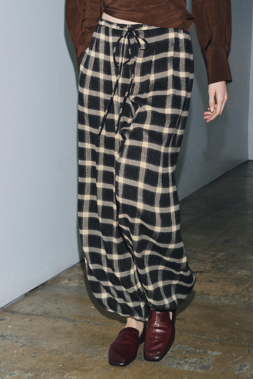 ZW COLLECTION CHECK BALLOON TROUSERS - Zara фото 3
