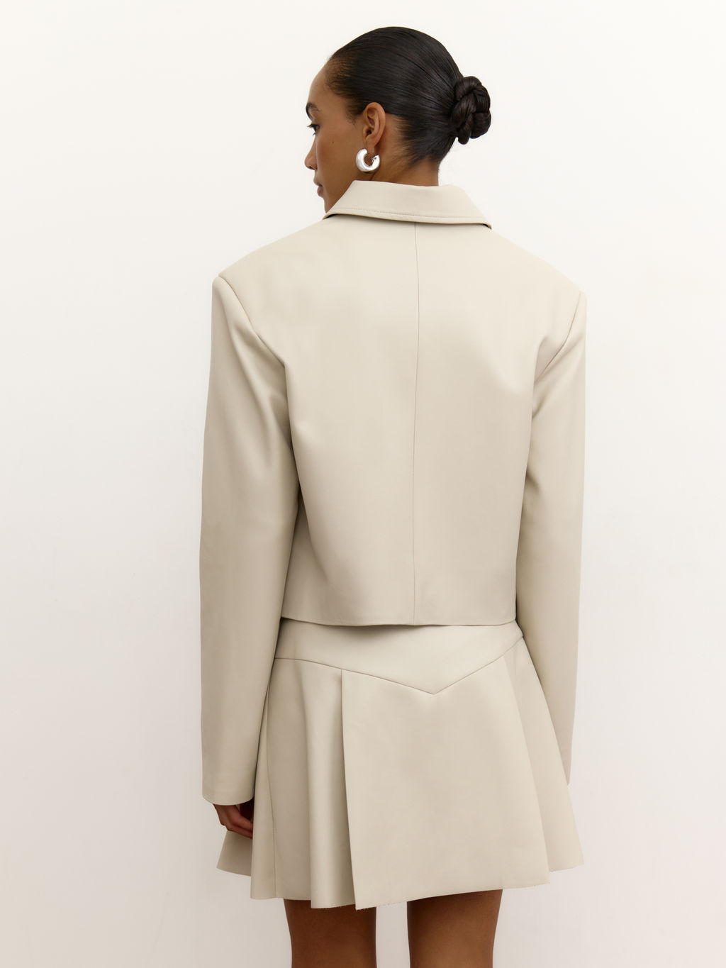 Куртка укороченная из экокожи с накладными карманами - Mollis фото 4