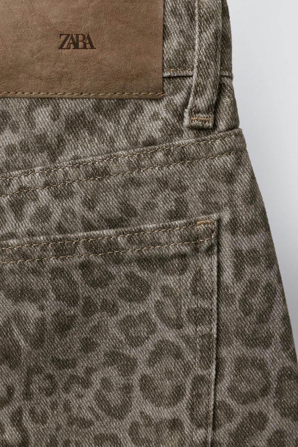 ANIMAL PRINT DENIM BERMUDA SHORTS - Zara фото 4