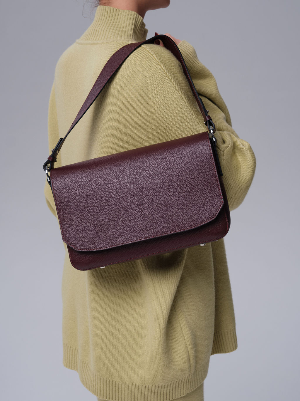 Сумка на плечо Deboro 30512 зимняя вишня