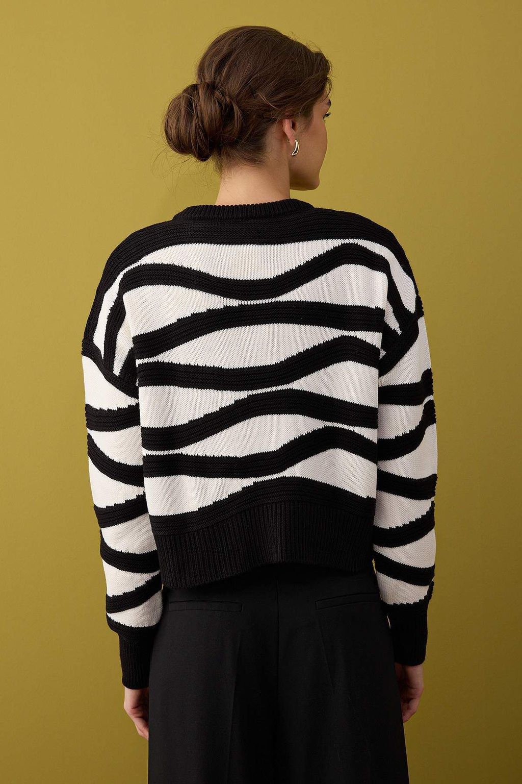 Siyah Oversize/Genis Kal?p Renk Bloklu Triko H?rka TWOAW26HI00164 - Trendyolmilla фото 4