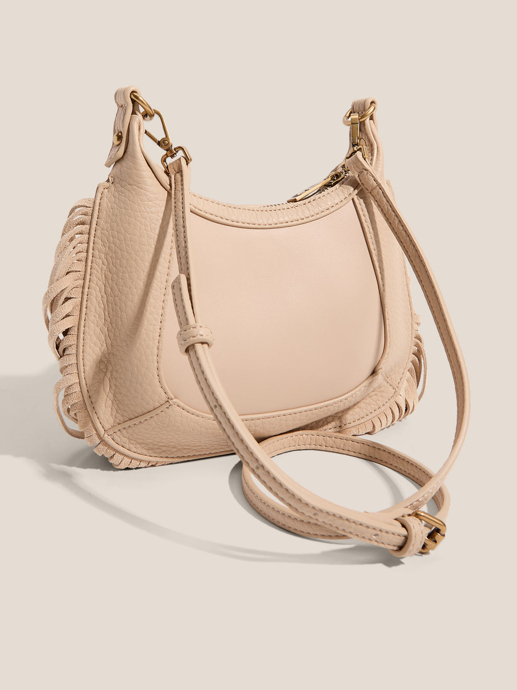 Женская сумка на плечо JUST CAVALLI ASCOT W/FRINGES Артикул 4450879, темно-бежевый - Love moschino фото 3