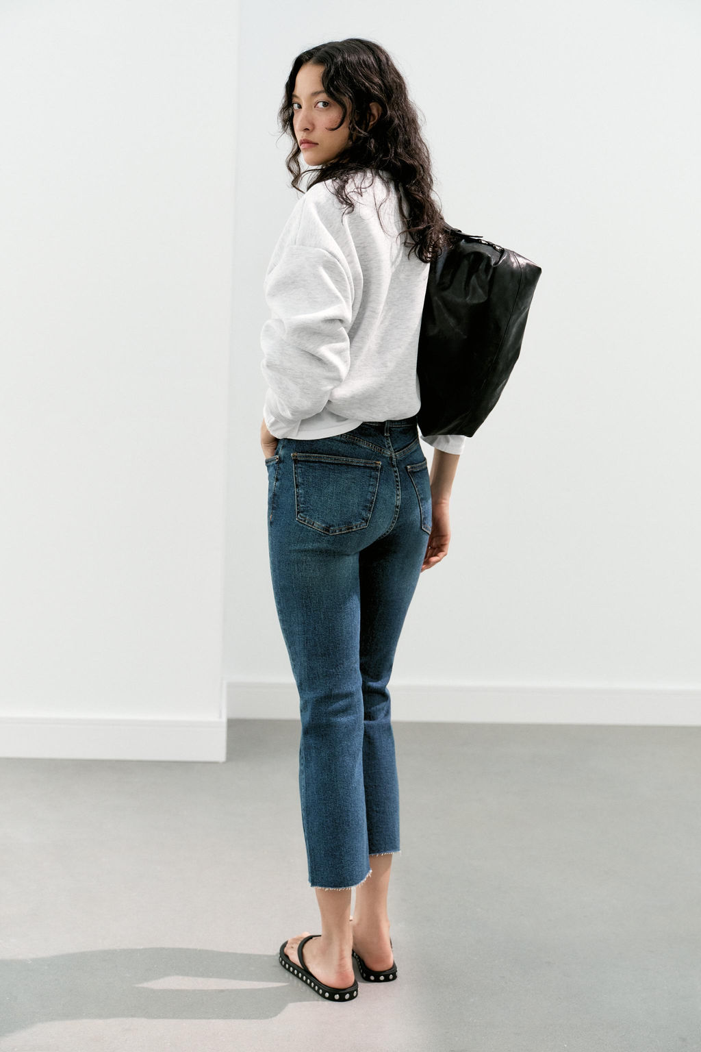 JEANS TRF CROPPED FLARE TIRO ALTO / Azul