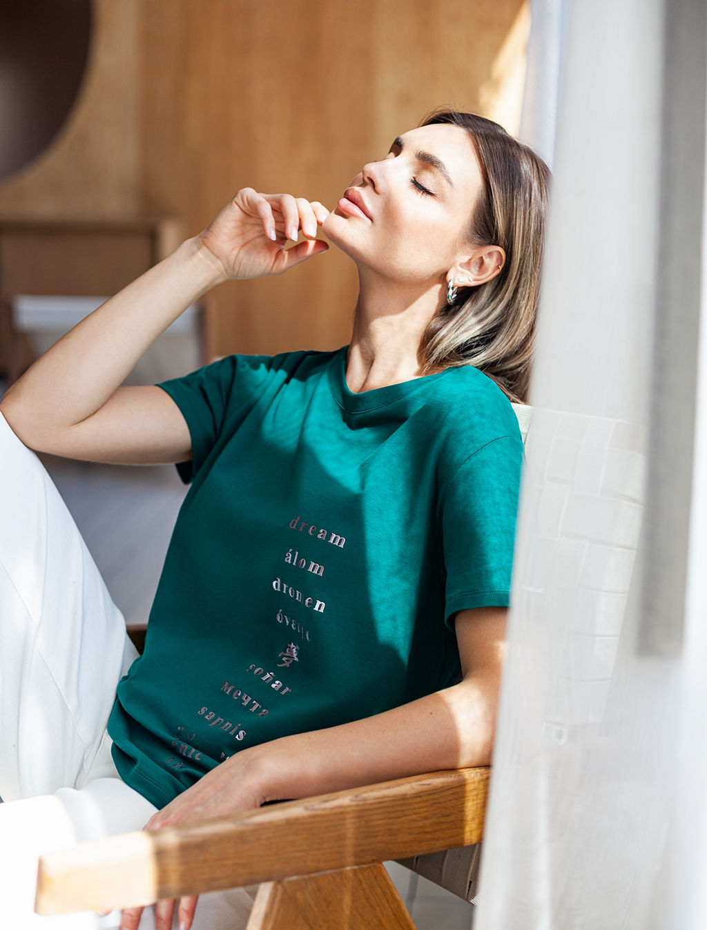 Футболка из премиального хлопка с принтом мечта на разных языках