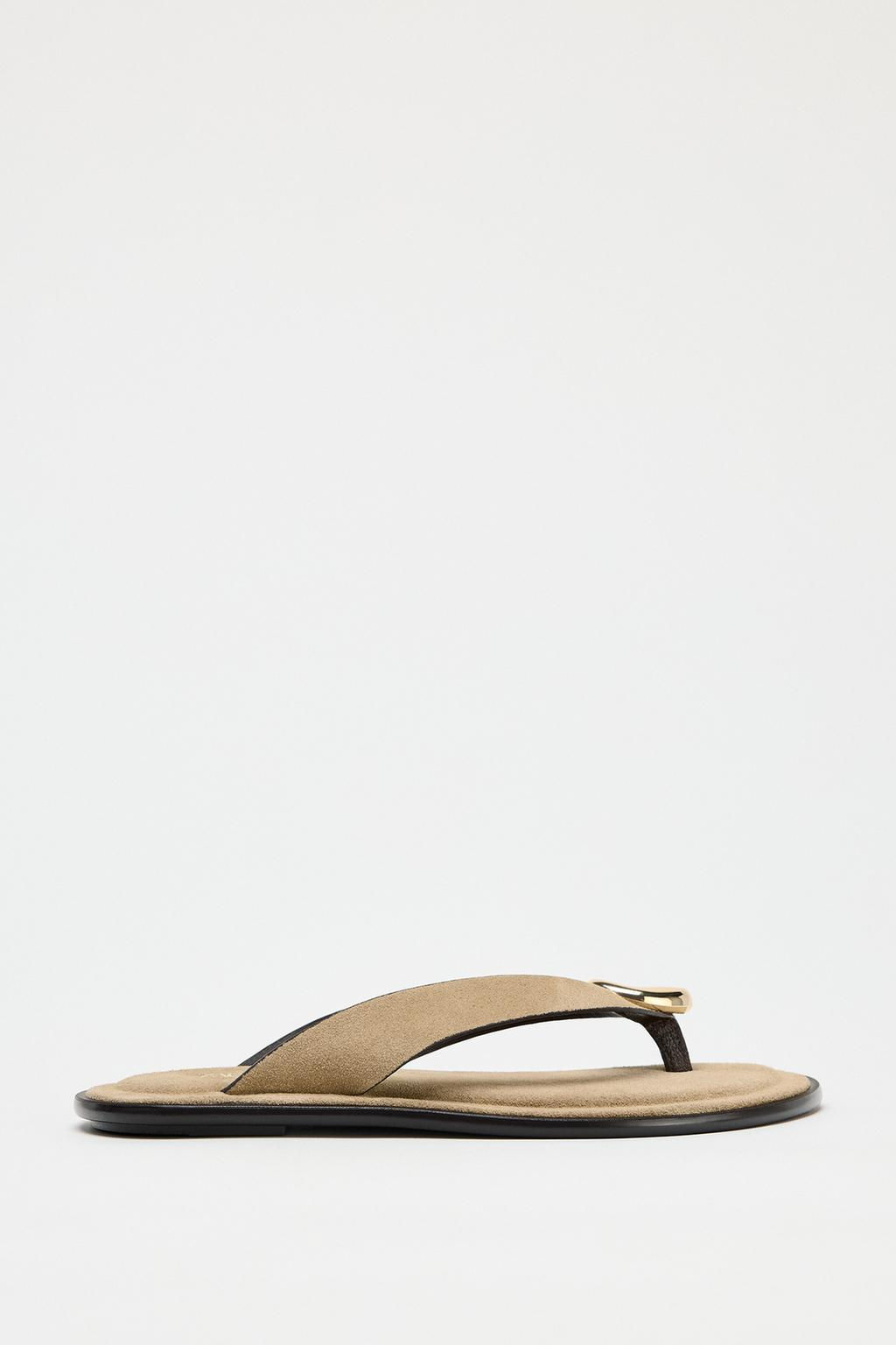 FLAT SPLIT SUEDE SANDALS WITH METAL EMBELLISHMENT - Zara фото 2