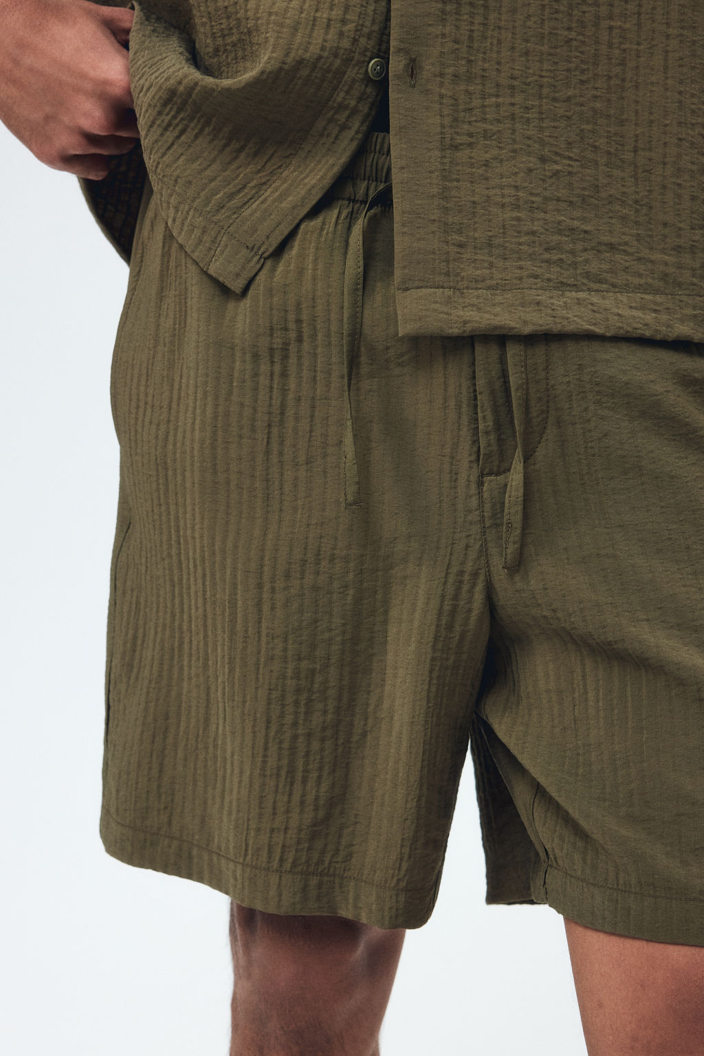 Pantal?n corto texturizado Relaxed Fit - H&m фото 7