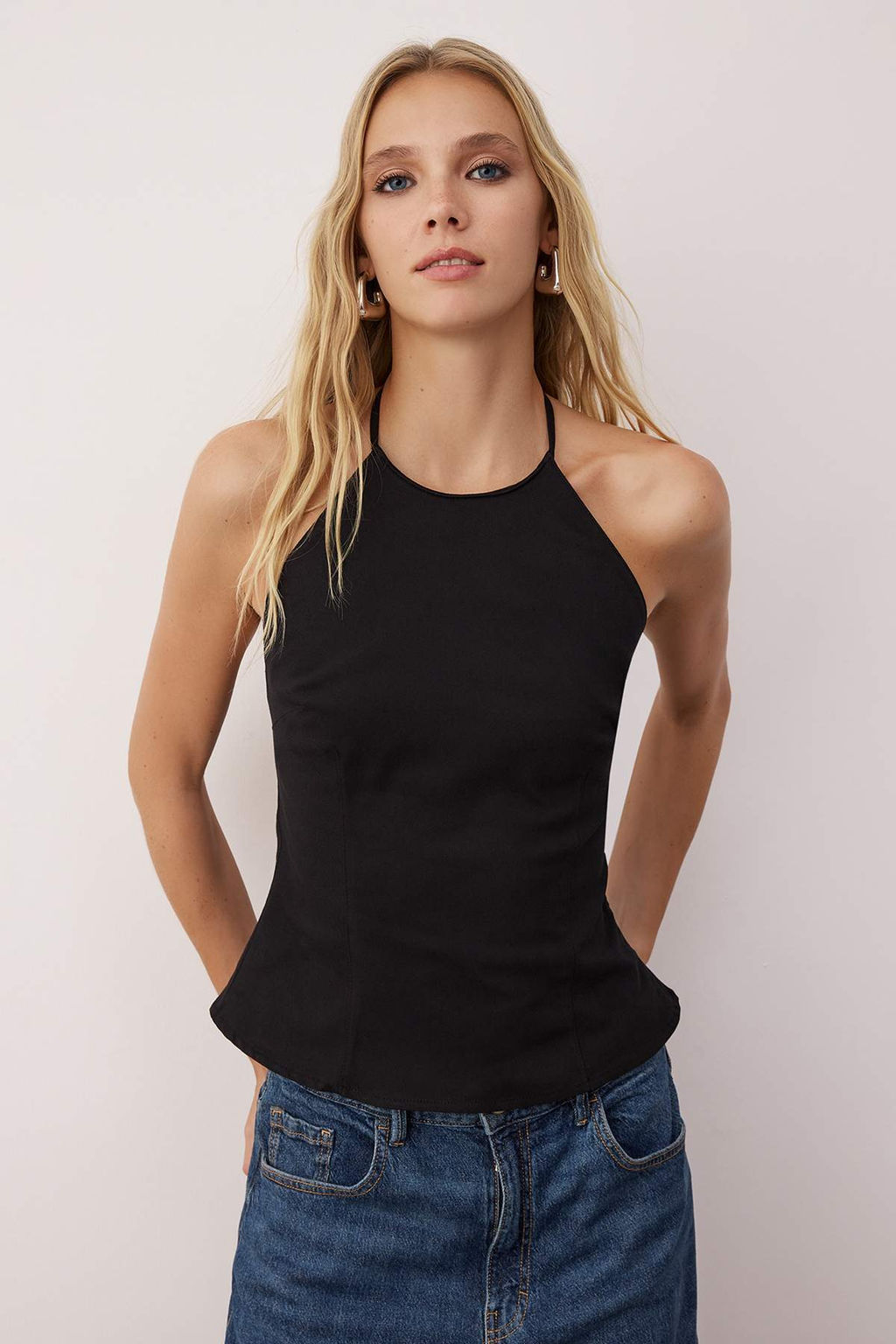 Siyah Pamuklu Ince Gabardin Halter Yaka Dokuma Bluz TWOSS25BZ00536