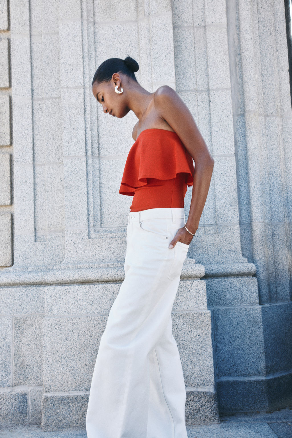 Top interlock con escote bandeau de volante - H&m фото 6