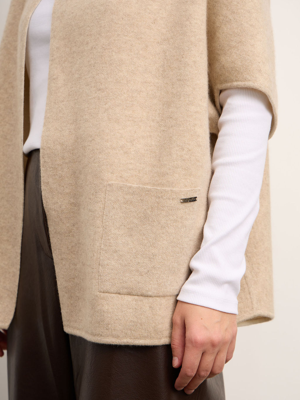 Пончо из кашемира 08469 латте-белое