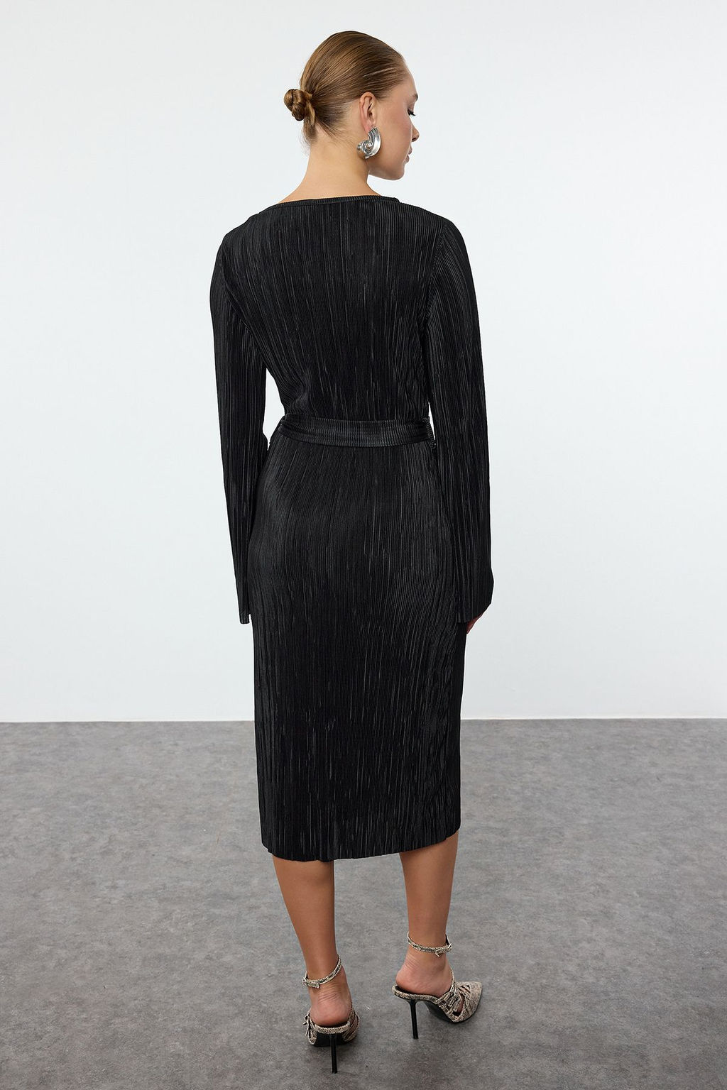 TRENDYOLMILLA Mor Premium Pilise Kumasl? Flare Kol Detayl? A-Line Midi Orme Elbise TWOAW24EL00125 фото 21