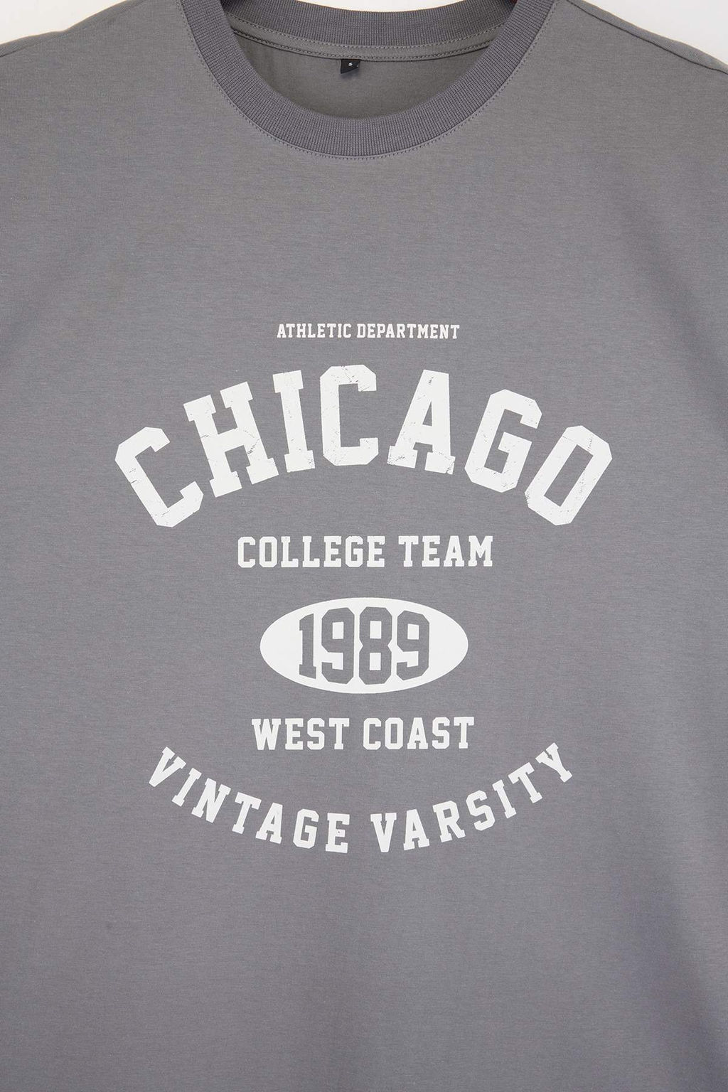 Gri Oversize/Genis Kesim Sehir Bask?l? %100 Pamuk Kolsuz T-Shirt/Atlet TMNSS23AL00008